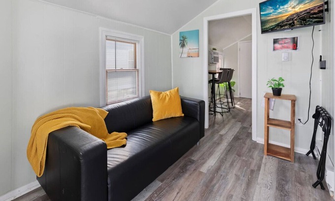 Wildwood Apartment | Stunning 2 BDRM Retreat Steps from WW Beach