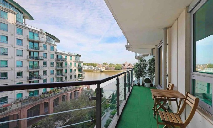Vauxhall Apartment | Stunning 2 Bed Thames River View - Central London