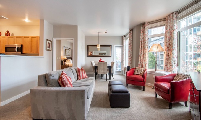 Belltown Condo | Stunning 2 Bedroom 2 Bath Home in Seattle!
