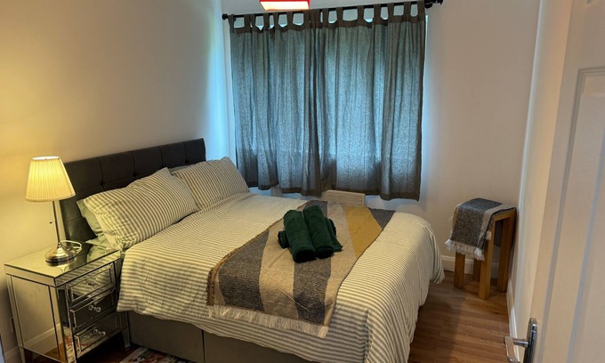 Southfields Apartment | Stunning 2 bedroom ground floor flat near Wimbledon and Southfields