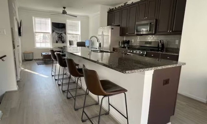 Germantown House | Stunning 2 Bedroom Town home