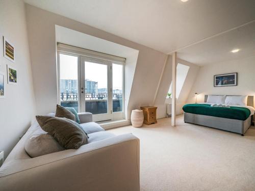 Cathedral Quarter Apartment | Stunning 2BR Penthouse Loft in Cathedral Quarter