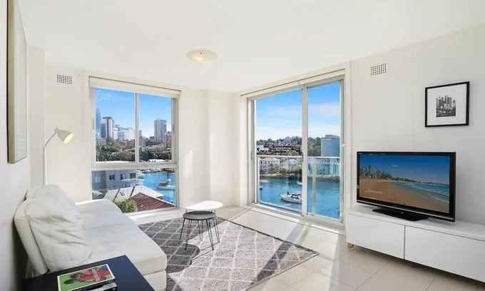 Kirribilli Apartment | Stunning 2BR Waterfront Panorama With Pool