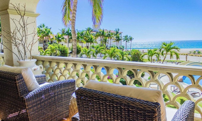 Zona Hotelera Condo | Stunning 3-bedroom, 3 bathroom ocean view condo in delightful San José del Cabo