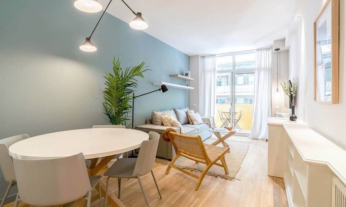 El Parc i la Llacuna del Poblenou Apartment | Stunning 3-Bedroom near City Center & Beach