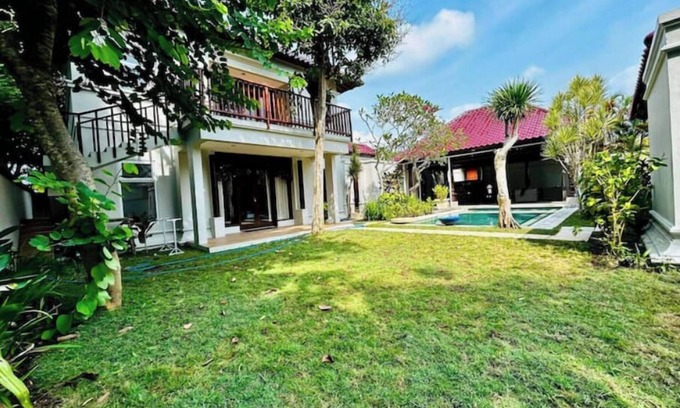 Jimbaran Bay Villa | Stunning 3-Bedroom Villa with Private Pool & Garden