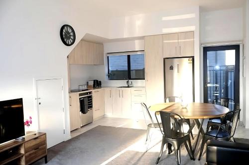 Christchurch City Centre Apartment | Stunning 3 Bedrooms Sleeps 6 in CBD