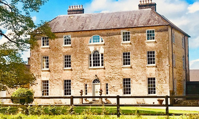 Conna House | Stunning 300 year old Georgian Mansion. Hot Tub, Bar, Games Rooms, BBQ Terraces.