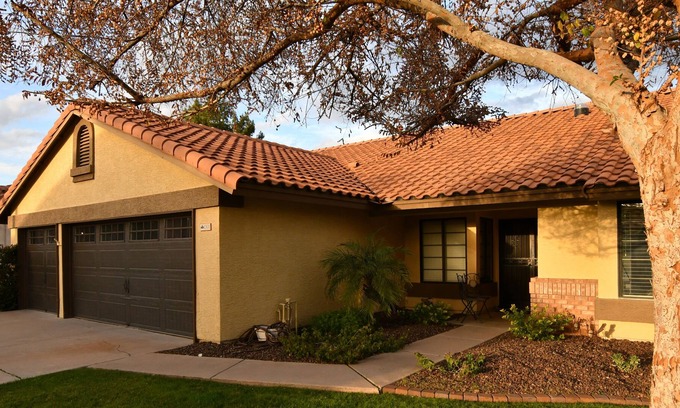 Val Vista Lakes House | Stunning 4 bdr (2 Masters) sleeps 11+ single story w/Pool in Val Vista Lakes
