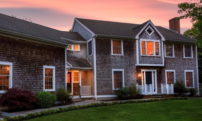 Bliss Corner House | Stunning 4 bedroom with access to private beach