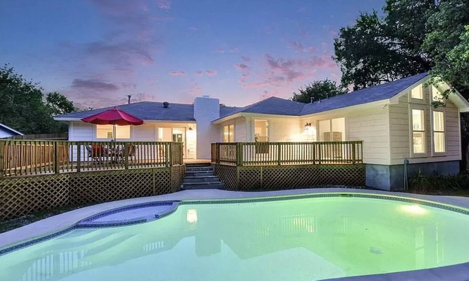 South Manchaca House | Stunning 4 bedroom private house with POOL!