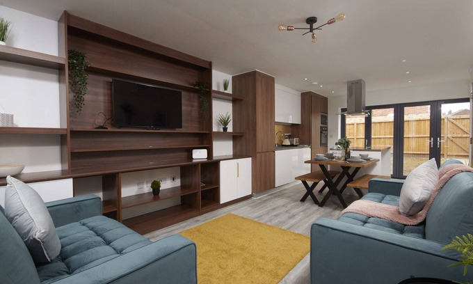 Failsworth House | Stunning 5 Bed House in Manchester by PureStay