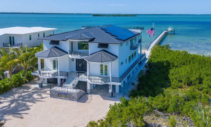 Ramrod Key House | Stunning 6 Bedroom 8 Bath Open Water Luxury Estate with Pool on Ramrod Key