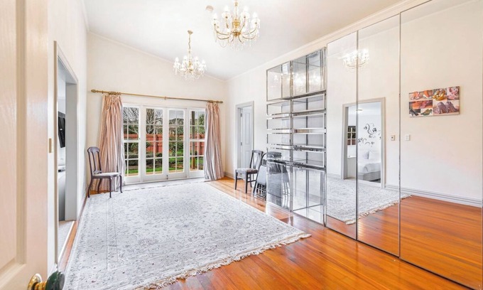 Mount Roskill House | Stunning 7-Bedroom Haven Retreat Villa