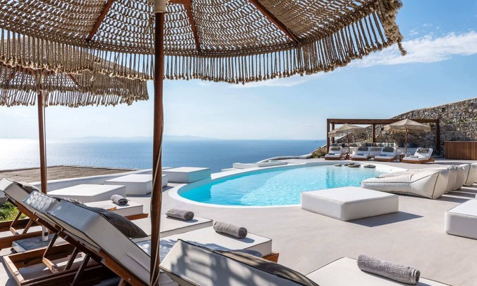 Mykonos Town Villa | Stunning 8-Bedroom Mykonos Villa with Jacuzzi
