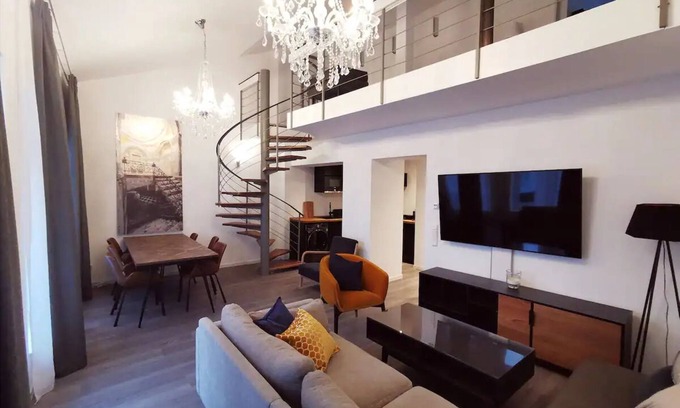 Stadtmitte Apartment | Stunning Apartment in Center With a Beautiful Balcony!