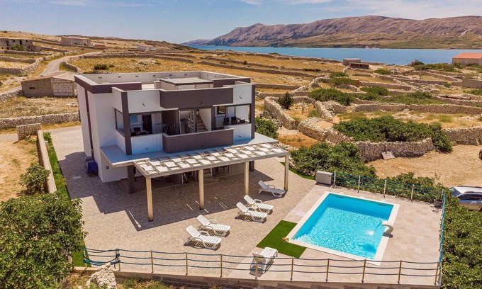 Kustici Apartment | Stunning apartment in Kustici, Novalja