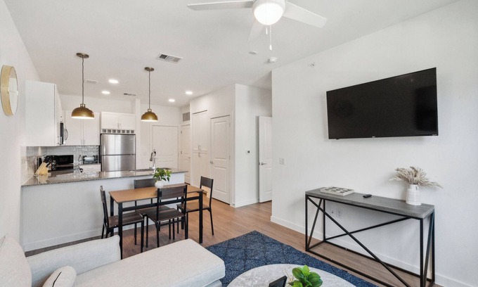 Austin Apartment | Stunning Austin Oasis with Properties by Preston
