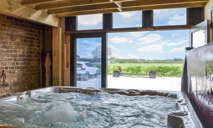 Tickton Cottage | Stunning barn conversion with hot tub.