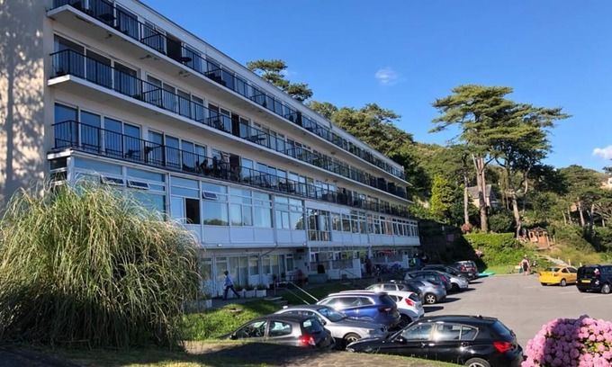 Bishopston Apartment | Stunning Beach front Apartment in Caswell Swansea