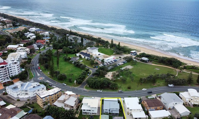 Buddina House | Stunning, Beachfront Dream Home - ZA3