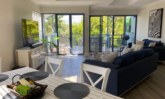 Yorkeys Knob Apartment | Stunning Beachfront Apartmentn
