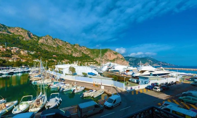 Beaulieu-sur-Mer Apartment | Stunning Beaulieu Retreat: Chic & Air-Conditioned with Breathtaking Views