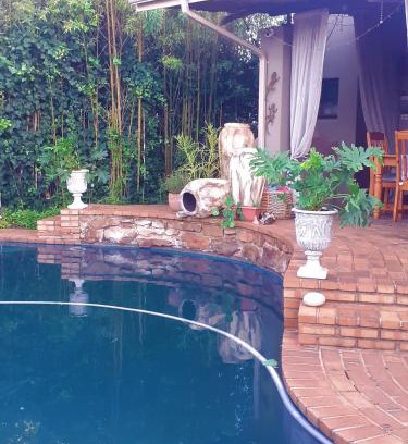 Germiston Apartment | Stunning BnB in Gorgeous Garden Setting