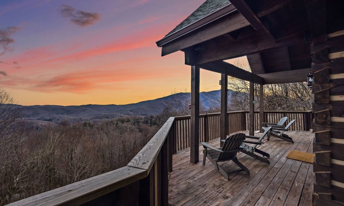 Seven Devils Cabin | Stunning Cabin Overlooking the Blue Ridge Mountains