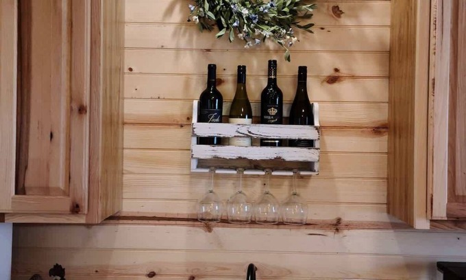 Fredericksburg Cabin | Stunning Cabin Right on Main St!