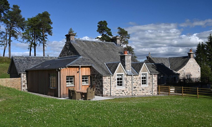 Murthly Cottage | Stunning coach house conversion