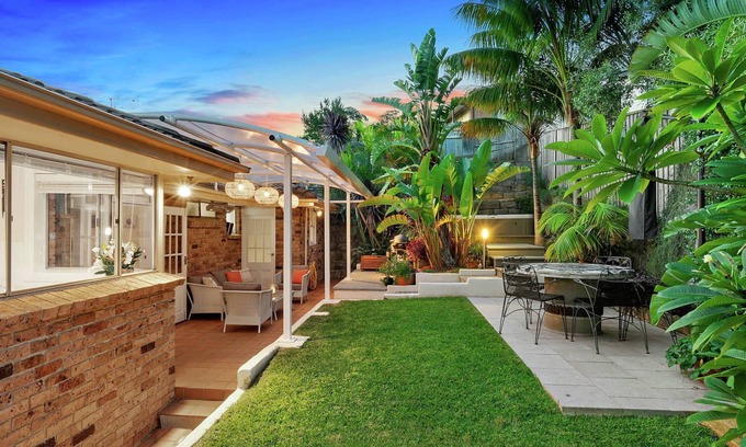Warriewood House | Stunning Contemporary Home with Tropical Garden