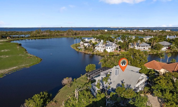 The Dunes House | Stunning Cul-de-sac Home on Golf Course with Pool