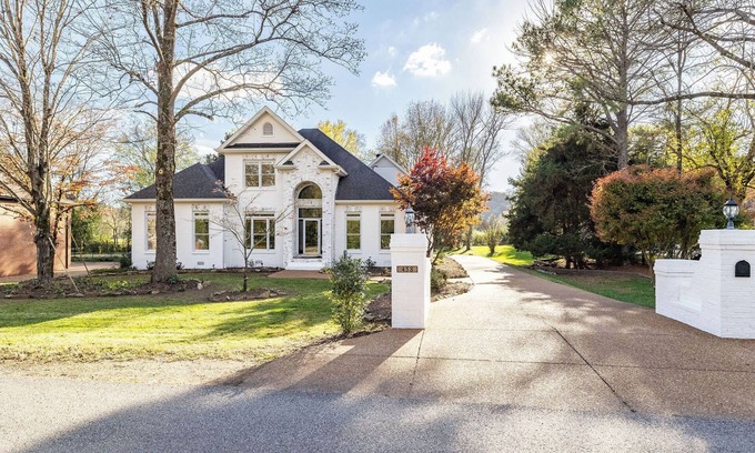 Kingston Springs House | Stunning Designer Home adjacent to the Harpeth River just outside of Nashville