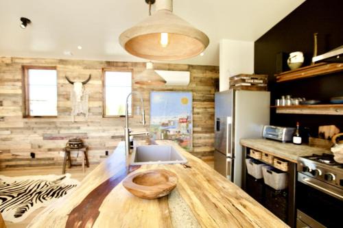 Lone Pine Apartment | Stunning Design Rental Incredible for a Luxury Escape in Lone Pine, California
