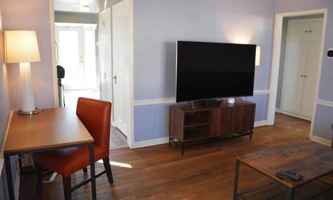 Royal Oak Apartment | Stunning Downtown Royal Oak Townhouse (909)
