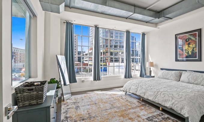 Historic Core Apartment | Stunning DTLA Gem 2bed w/pool, gym, & parking