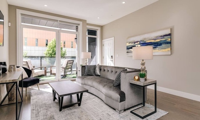 River North Apartment | Stunning Duplex Condo #1 - Downtown River North