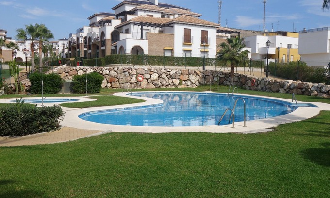 Vera Apartment | Stunning family friendly GF 2 bed 2 bath apartment - free WiFi