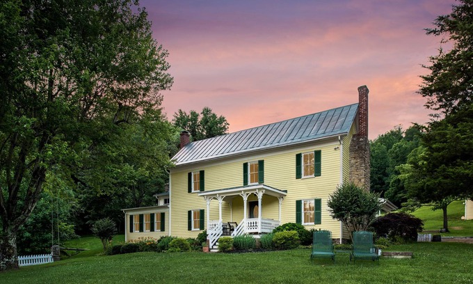 Haywood House | Stunning Family/Friends Retreat,110 Private Acres, Renovated Historic Home