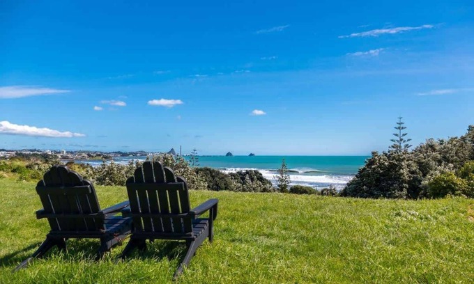 Fitzroy House | Stunning Family Holiday House in New Plymouth