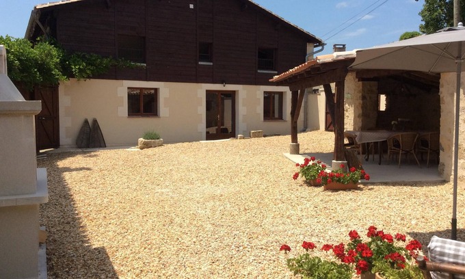 Saint-Martin-de-Gurson House | Stunning 4 ⭐️ gite, private pool fishing lake, Dordogne Bordeaux, Bergerac