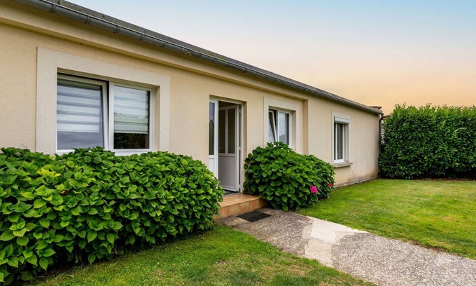Saint-Vigor-le-Grand House | Stunning private villa for 6 guests with WIFI, TV, terrace, pets allowed and parking