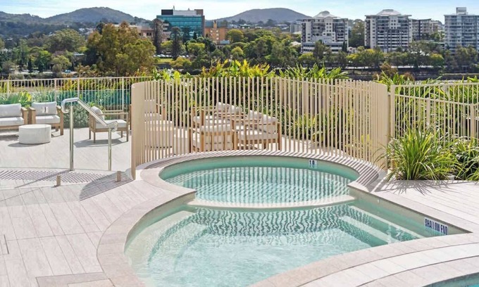 West End Apartment | Stunning Helia Sanctuary - West End w parking and pool
