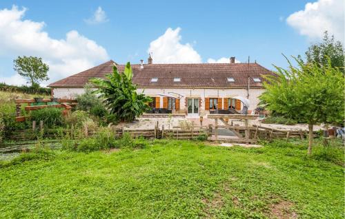 Montigny-les-Monts House | Stunning Home In Montigny-Les-Monts