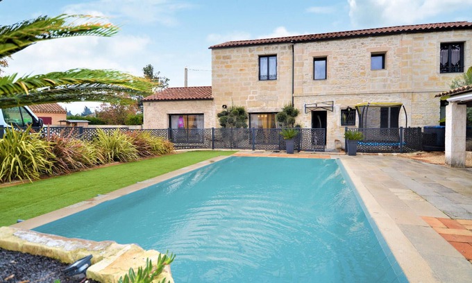 Beaucaire House | Stunning home in Beaucaire with WiFi