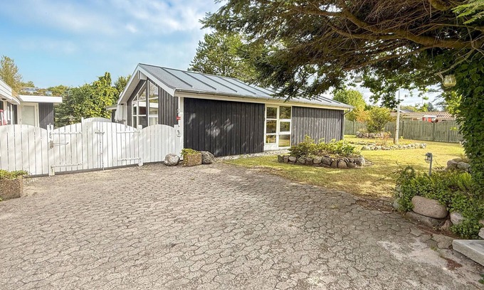 Handrup Strand House | Stunning home in Ebeltoft with WiFi