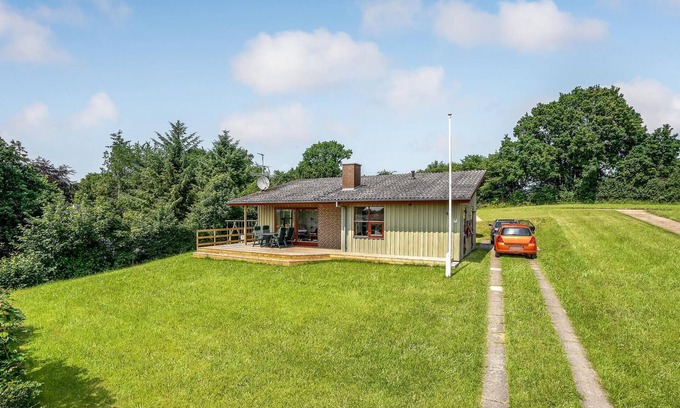 Hejlsminde Strand House | Stunning home in Hejls