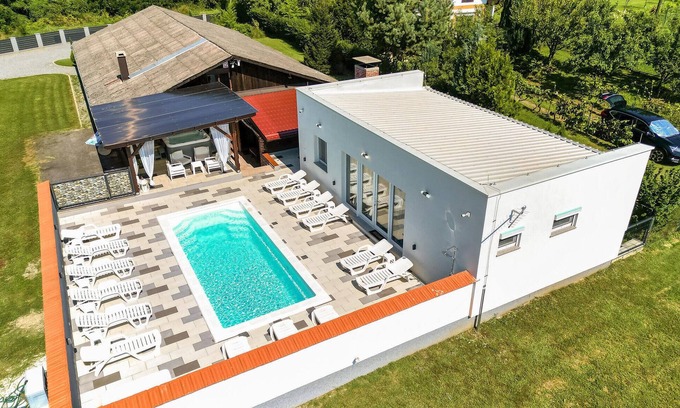 Kapela House | Stunning home in Kapela with kitchen