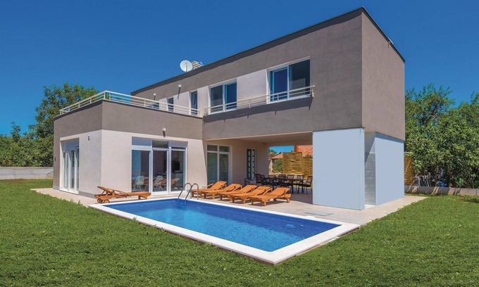 Kozino House | Stunning home in Kozino with WiFi